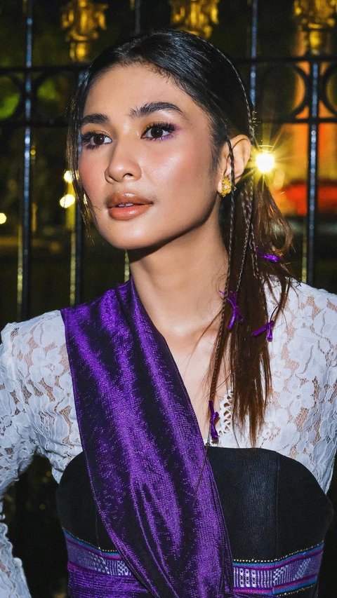 Mikha Tambayong Appearing Captivating with Maluku Fabric