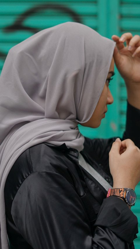 5 Cara Mengatasi Jerawat di Garis Hijab dan Kandungan Skincare yang Bermanfaat