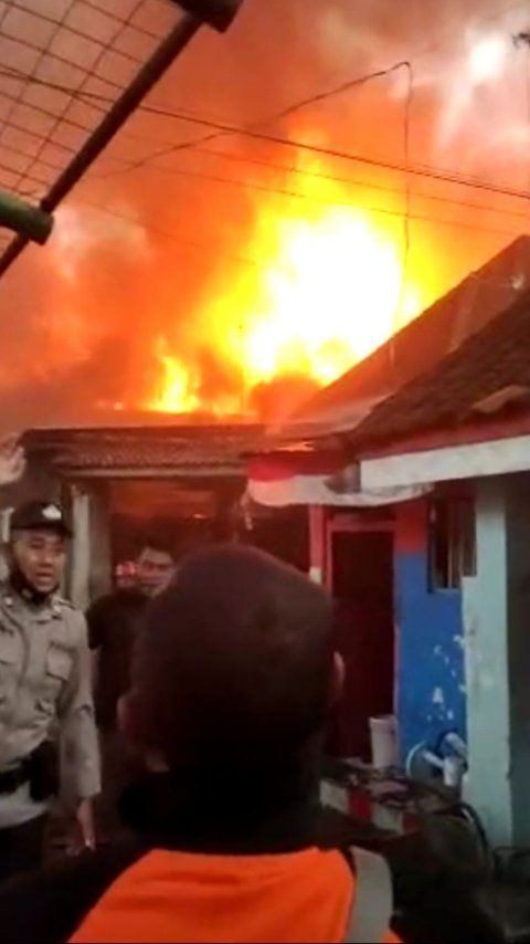 Fakta di Balik Kebakaran Gudang di Solo, Puluhan Warga Harus Mengungsi