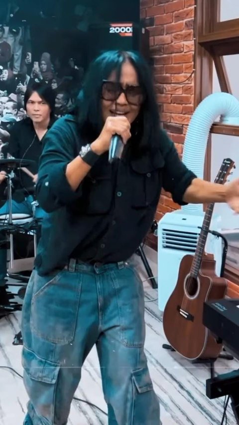 Saat Atiek CB Bernyanyi Bawakan Lagu 'Kau Dimana' drummernya Once Mekel, Netizen Sebut Bayarannya Mahal