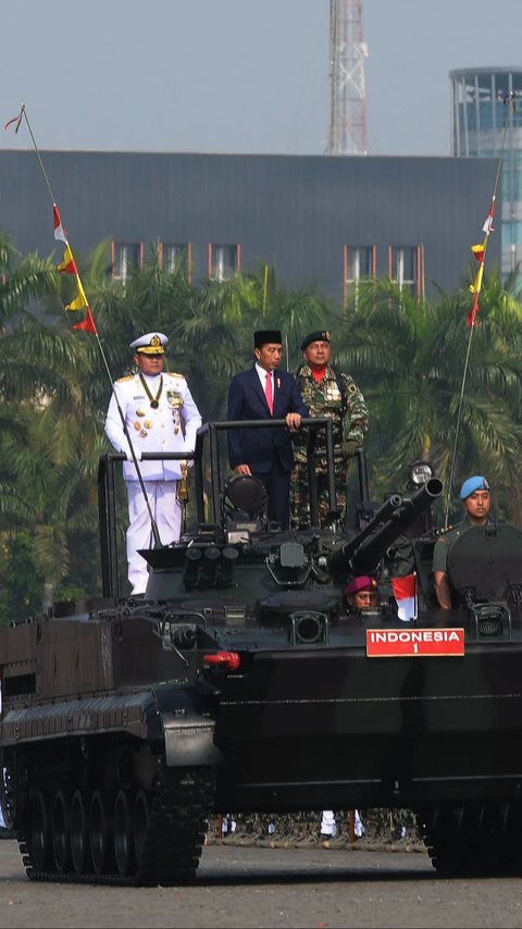 VIDEO: Jokowi Full Senyum Nonton Panglima, Kasad, Kasau & Kasal Goyang Bareng di HUT TNI