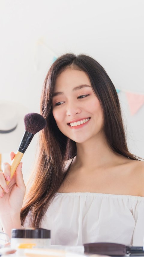 Baru Belajar Makeup? Siapkan 6 Jenis Brush Sesuai Fungsi