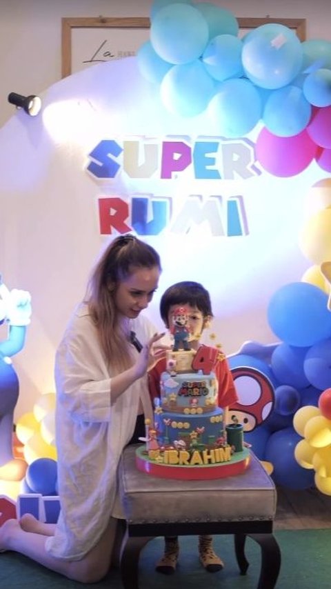 Portrait of Togetherness of Puri Anne and Arya Saloka at their Child's Birthday Makes People Warm