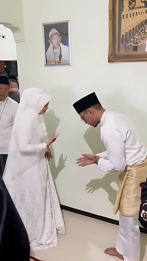 Rare Moment! Wife Shakes Hands with Husband for the First Time after Marriage Vows, Her Hands Trembling, Netizens: Pious Man vs Pious Woman