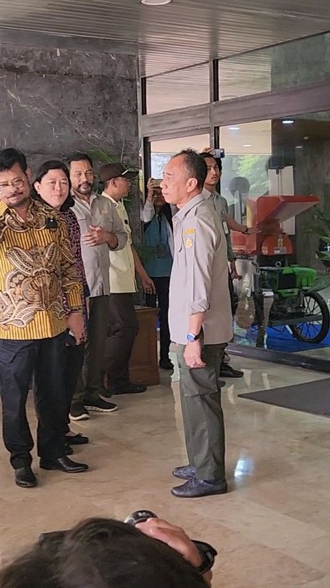 VIDEO: Kata Pertama Mentan Syahrul Yasin Limpo Saat Tiba di Kantor Kementan