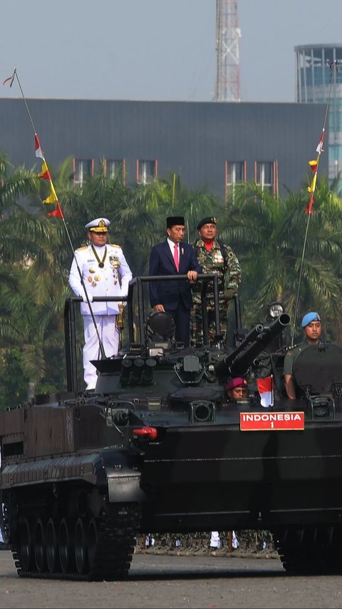 VIDEO: Kendaraan Alutsista TNI Ide Kasad Dudung ini Dipamerkan, Presiden Jokowi Sampai Tertawa