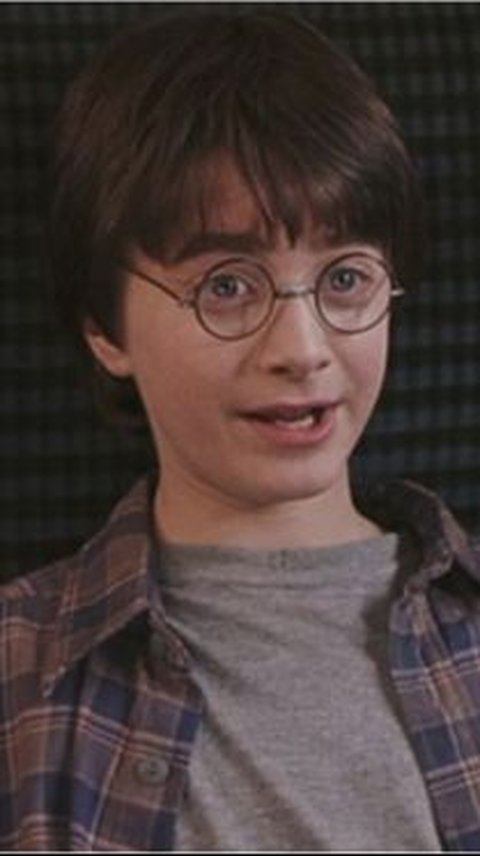 British Man Has Name Harry Potter, Born 6 Months Before JK Rowling's “Philosopher’s Stone” Published
