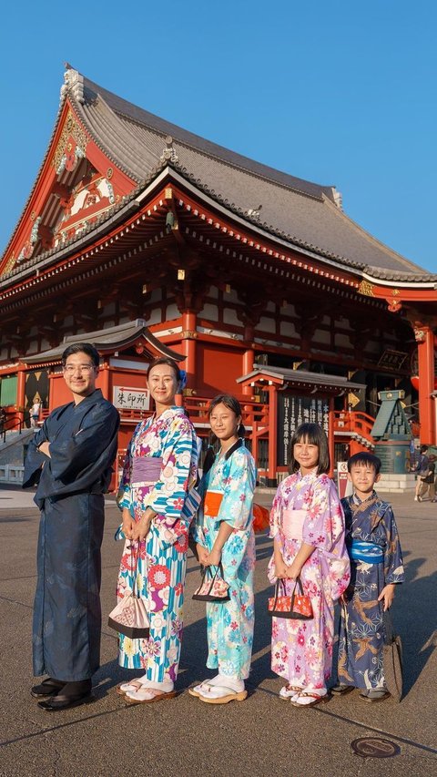 Portrait of Kimbab Family's Luxury House, a YouTuber Family in Bandung