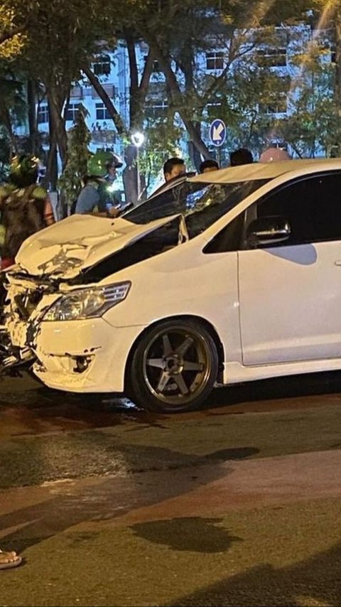 Pemotor Bonceng 3 Tewas Ditabrak Mobil saat Melintas di Kemayoran