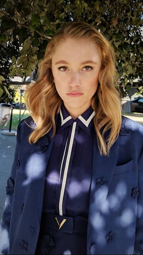 Spotted Kissing with Dalton Gomez, Ariana Grande's Ex-Husband, Who is Maika Monroe?