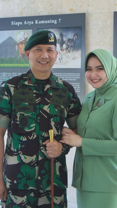 Potret Gaya Selebritis Cantik Dampingi Suami yang Berprofesi TNI Saat Dinas