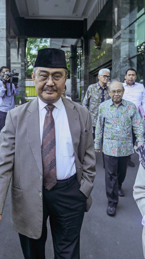 VIDEO: Ketua MKMK Jimly Periksa Anwar Usman dan Dua Hakim 