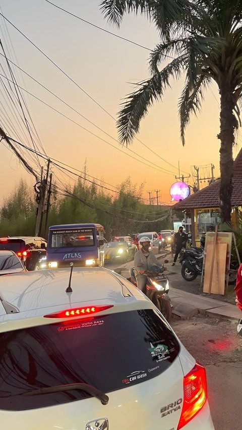 Bali Government's Innovation for Pedestrians Ends up in Uncontrollable Traffic Jam
