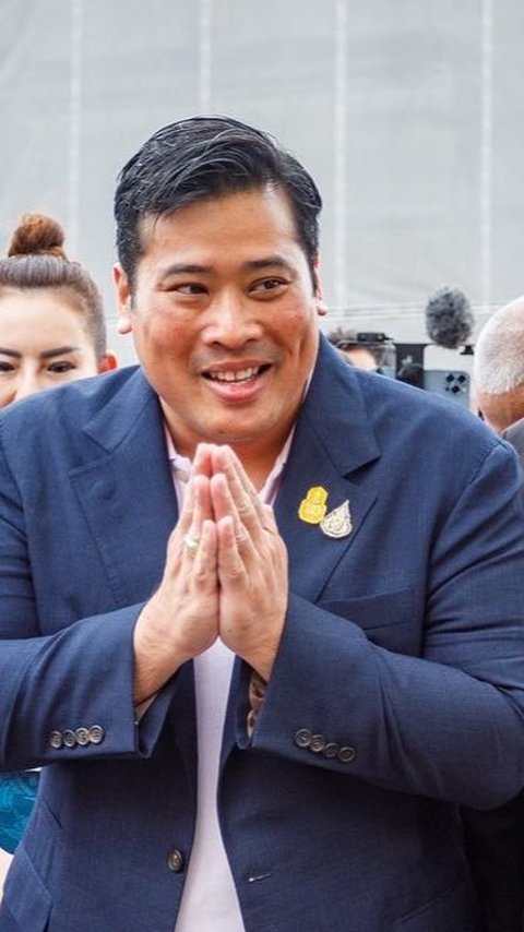 6 Photos of Vacharaesorn, Son of the King of Thailand Finally Returns Home After 27 Years