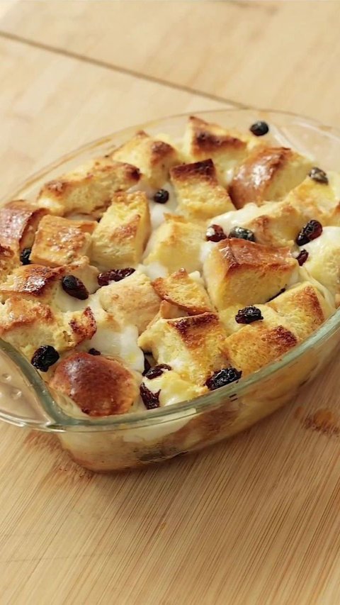 Slurrp, Make Bread Pudding with Raisin and Young Coconut Toppings