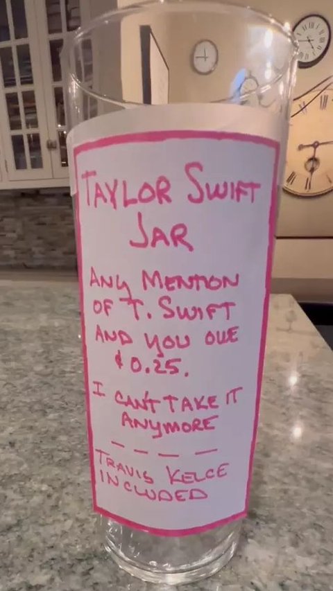 Man Creates 'Taylor Swift Jar' for His Wife to Put Money Every Time She Mentions Her Name