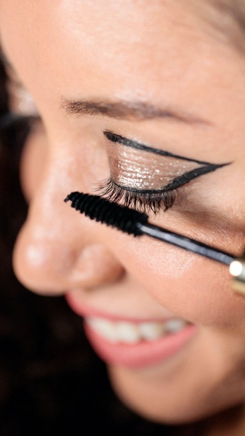 Techniques to Use Mascara for Maximum Curly Eyelashes