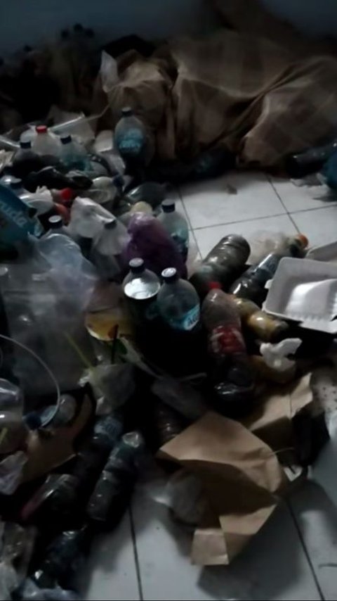 Viral Penghuni Kos Hidup dengan Kamar Penuh Sampah, Isi Bekas Botol Kemasan Bikin Mual