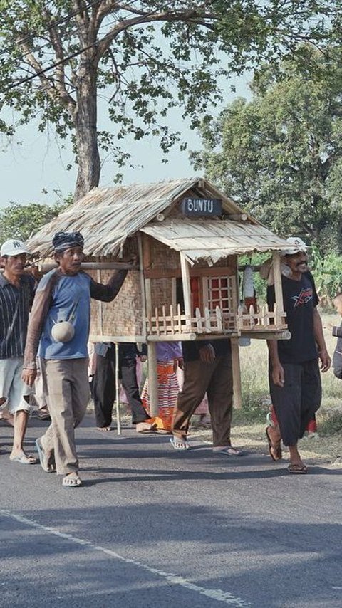 Uniknya Tradisi Wakare di Majalengka, Warga Satu Kampung Gotong Royong Angkat Rumah