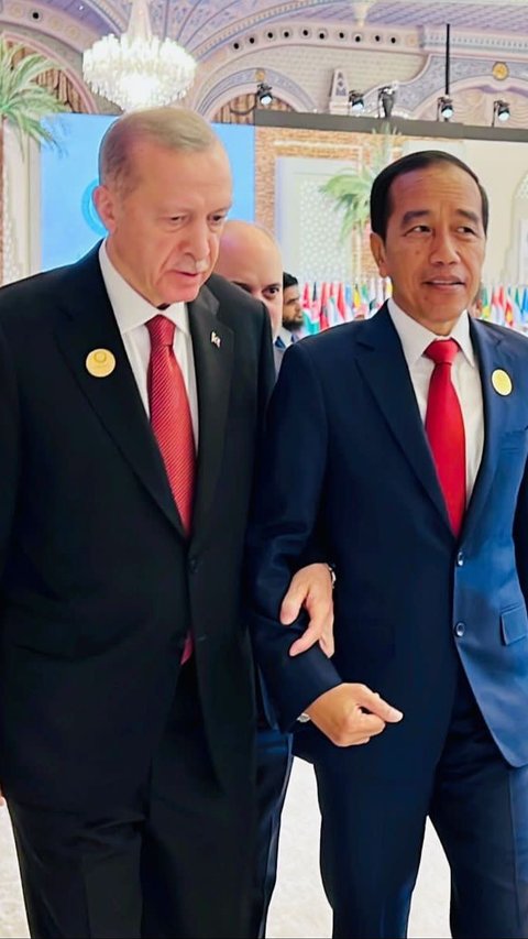 Indonesia-Turki Bahas Bantuan untuk Palestina, Erdogan Gandeng Erat Jokowi