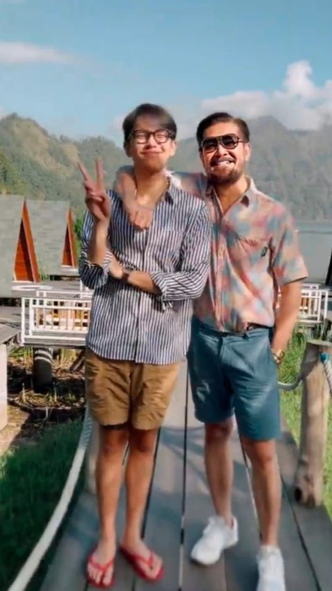Vibesnya Kayak Kakak dan Adik, Potret Kebersamaan Ferry & Brandon Salim yang Sama-sama Ganteng Idola Cewek-cewek
