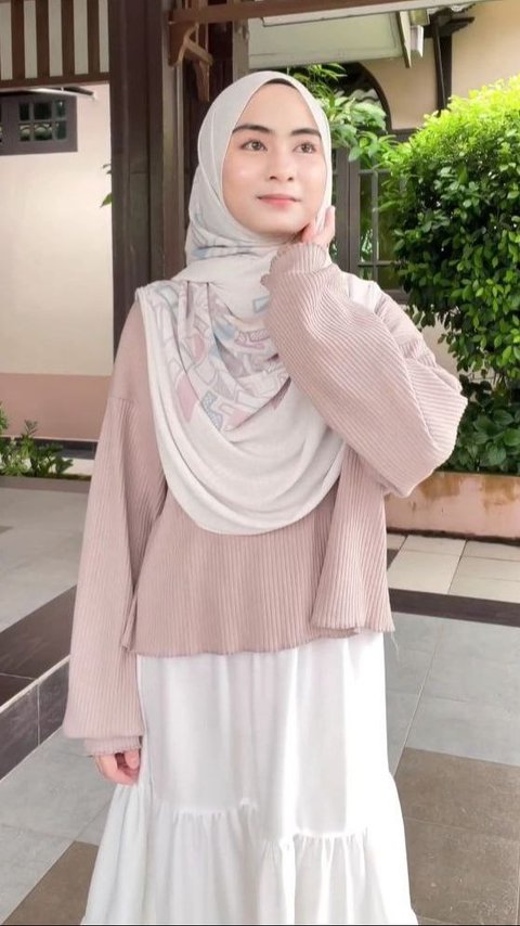 Elegant Hijab Tutorial, Simple to Cover Chest and Back