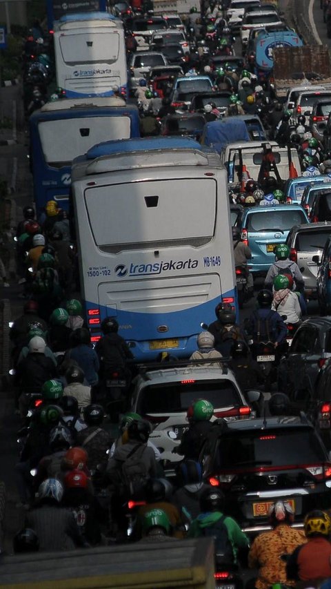 FOTO: Kendaraan di Atas Usia 3 Tahun Jadi Target Razia Uji Emisi