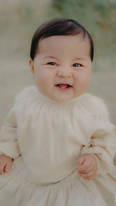 Lucu Seperti Boneka, ini Deretan Foto Terbaru Baby Nova Anak Gracia Indri yang Kini Menginjak 1 Tahun