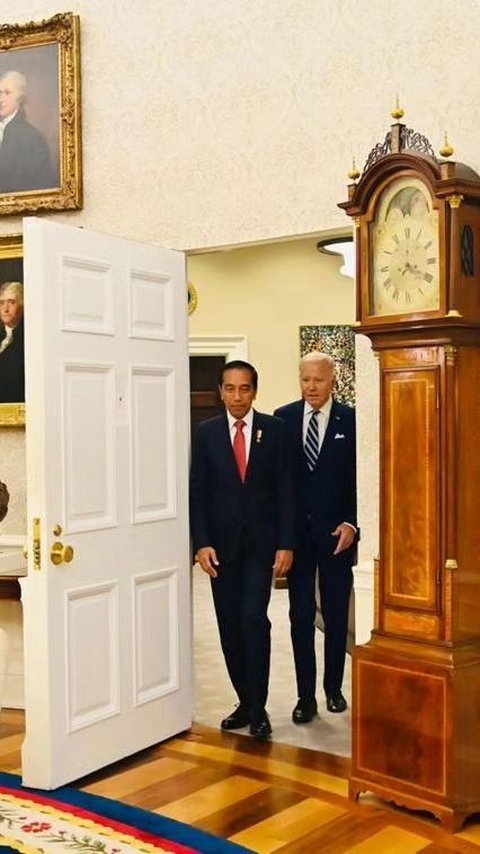 Joe Biden Rangkul Jokowi di Gedung Putih jadi Sorotan, Netizen 'Hati-Hati Pak Jokowi sama Kembaran Firaun'