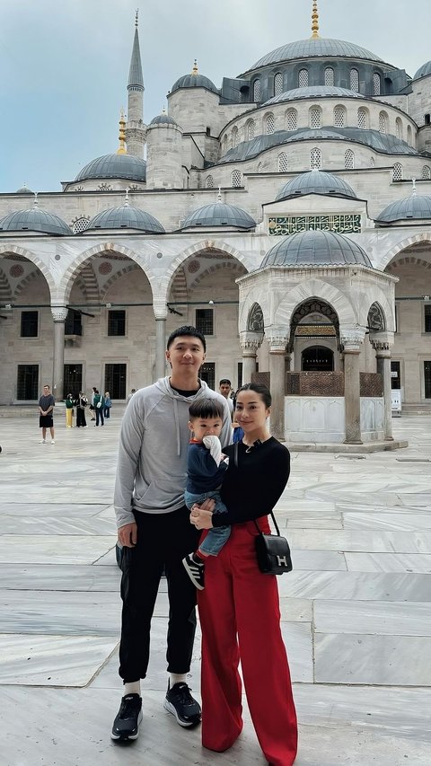 Boyong Si Gemas Issa, Potret Liburan Seru Keluarga Nikita dan Indra di Turki