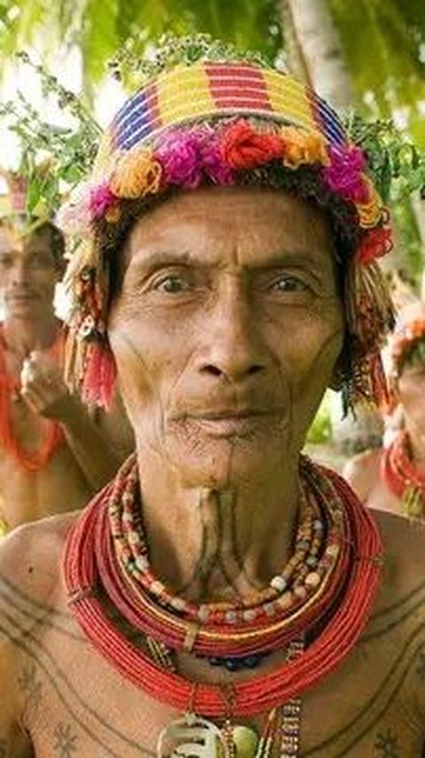 Mengenal Tradisi Kerik Gigi Wanita Suku Mentawai, Dijadikan Simbol Kecantikan