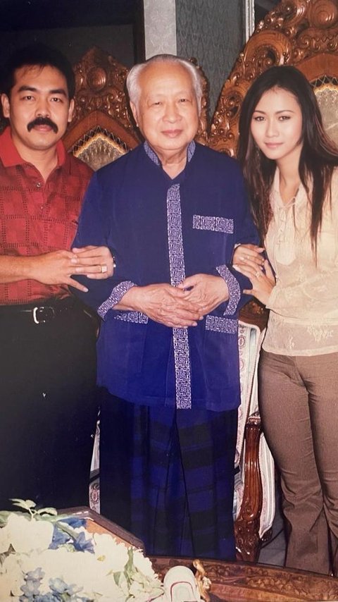 Inul Daratista Unggah Foto Lawas Bareng Soeharto dan Sang Suami, Nitizen Sebut 'Mas Adam Tuh Ga Berubah Mukanya'