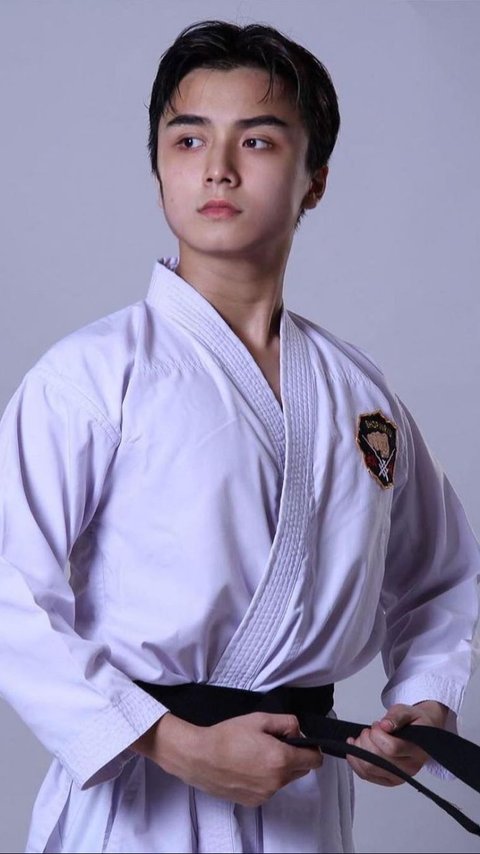 10 Potret Leon Dozan, Aktor Ganteng yang Diduga Aniaya Pacar, Ternyata Anak Artis Ternama!