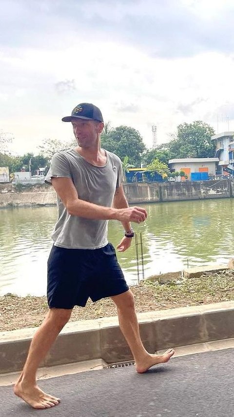 Mendatangi Lokasi Chris Martin Vokalis Coldplay 'Nyeker' dan Jogging Santai di Waduk Setiabudi