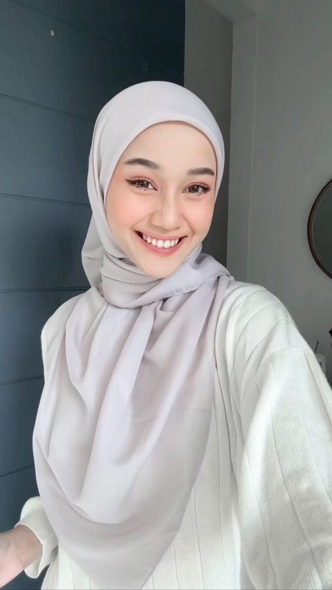 Tutorial Hijab Segi Empat Menutup Dada, Look Anggun dan Stylish