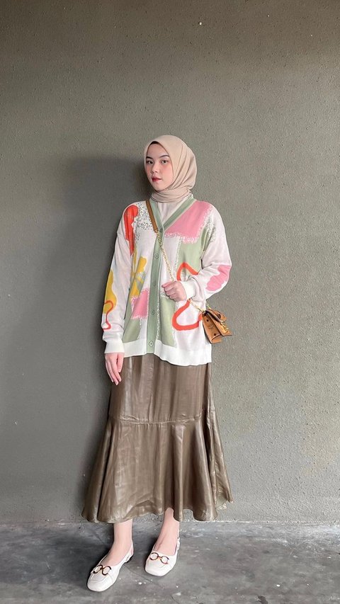 Colorful vs One Tone, Fun Styling Portrait of Long Skirts for Hijabers