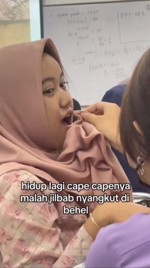 Momen Kocak Jilbab Mahasiswi Nyangkut di Behel, Deg-Degan Kelas Belum Selesai