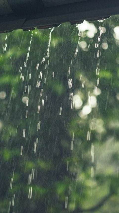 Hujan Deras dan Angin Kencang, Atap Stadion Merpati Depok Beterbangan