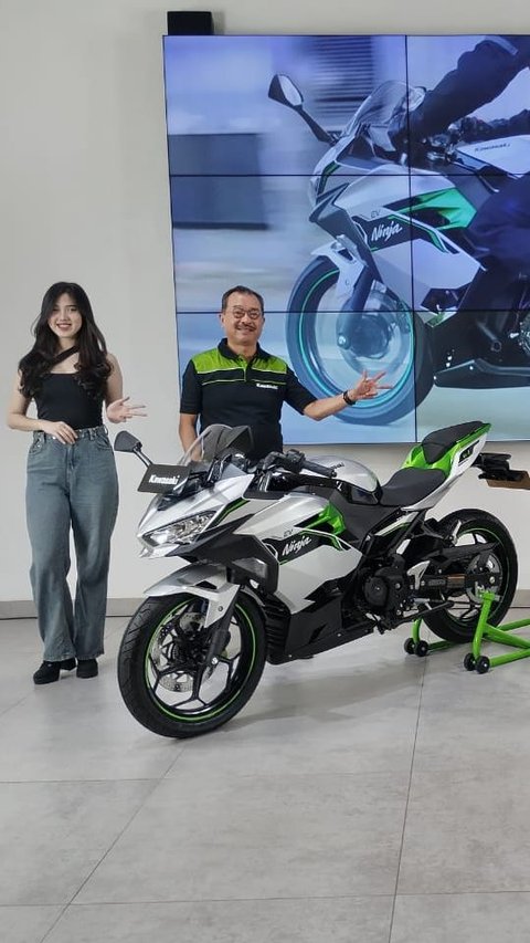 Kawasaki Indonesia Luncurkan Motor Listrik Ninja e-1 dan Z e-1