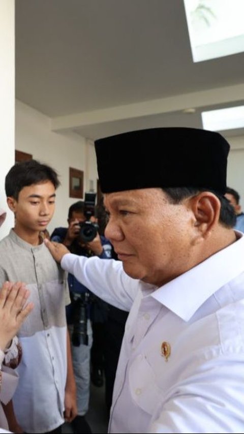 VIDEO: Prabowo Peluk & Cium Anak Korban Super Tucano AU Jatuh, Diangkat Jadi Anak Asuh