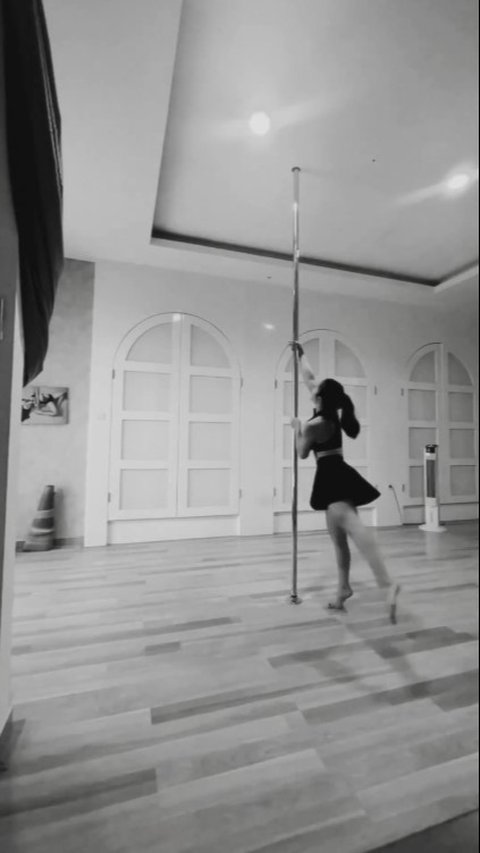 Terbaru Nikita Willy, Deretan Artis Ini Geluti Olahraga Pole Dance