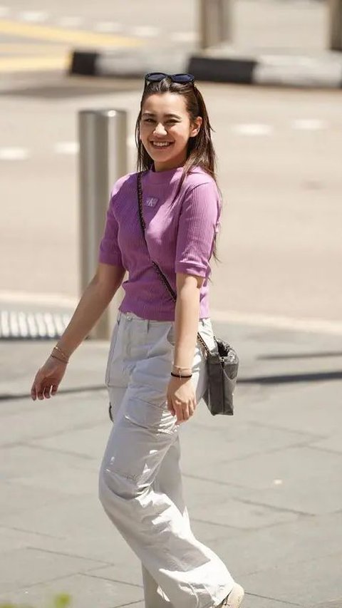 Deretan Gaya Aaliyah Massaid Jalan-jalan di Singapura, Tebar Senyuman Manis