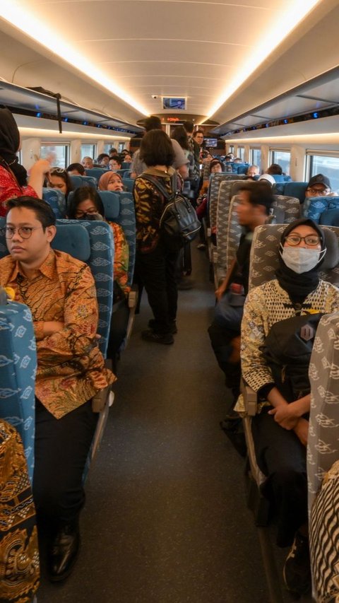 Cara Pesan Tiket Rombongan Kereta Cepat Whoosh via WhatsApp, Nomor Seat Diatur Berdekatan