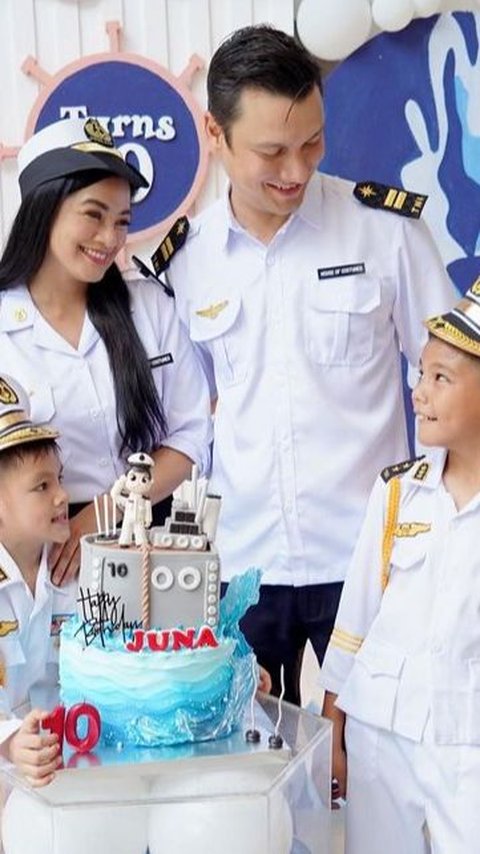 Potret Ultah ke-10 Arjuna Putra Christian Sugiono Bertema Pelaut, Penampilan Cantik Titi Kamal Kenakan Seragam TNI AL Malah Bikin Salfok