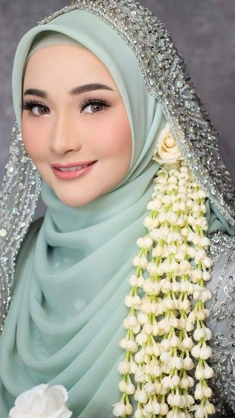 Inspirasi Pengantin Hijab Tren Malaysia, Nuansanya Anggun Maksimal