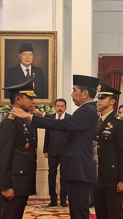 VIDEO: Mahfud & Prabowo Jadi Sorotan saat Momen Sakral Jokowi Lantik Panglima TNI Agus Subiyanto