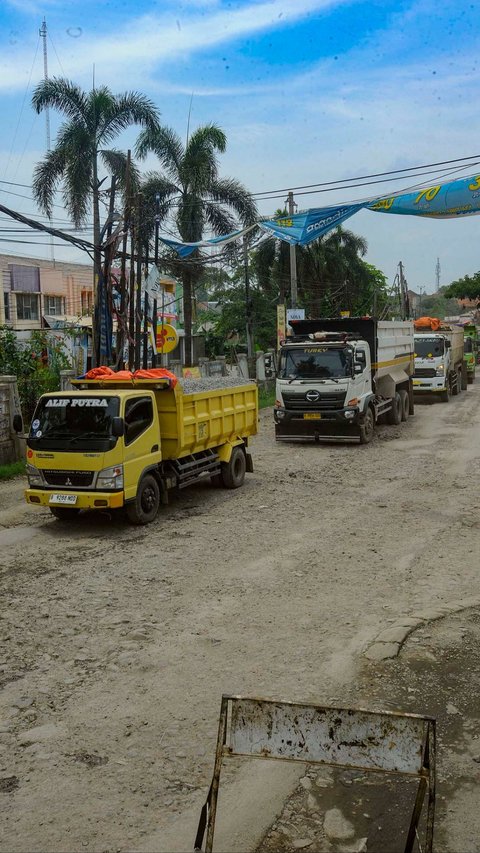 FOTO: Kondisi Terkini Jalan Rusak Parah di Parung Panjang Bogor yang Ancam Keselamatan Warga