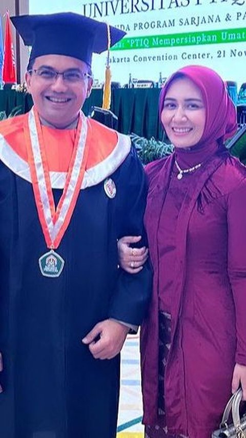 Dalami Ilmu Al Quran dan Tafsir, ini 10 Momen Bahagia Sahrul Gunawan saat Wisuda S2