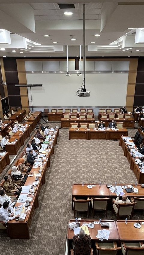 VIDEO: Tajam Benny Cecar No Money, No Justice ke Calon Hakim Sampai Gugup Jawab di DPR