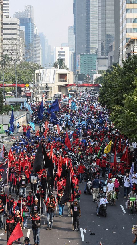 Curhat Buruh: UMP 2024 Naik Tak Sampai 5 Persen, Gaji PNS Naik 8 Persen